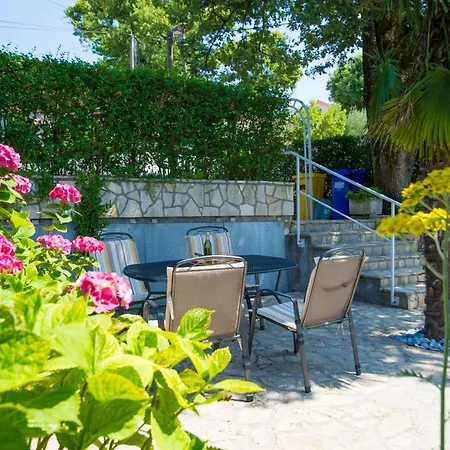 Rosuje Apartment Njivice